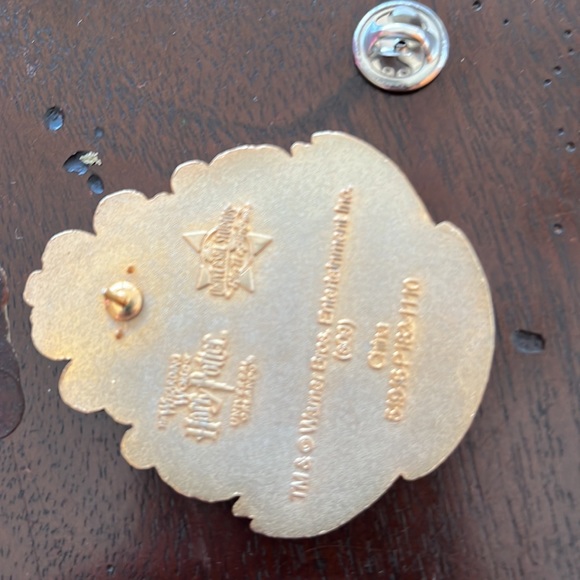 Warner brothers Harry Potter’s school crest with all houses crests within - Picture 3 of 5